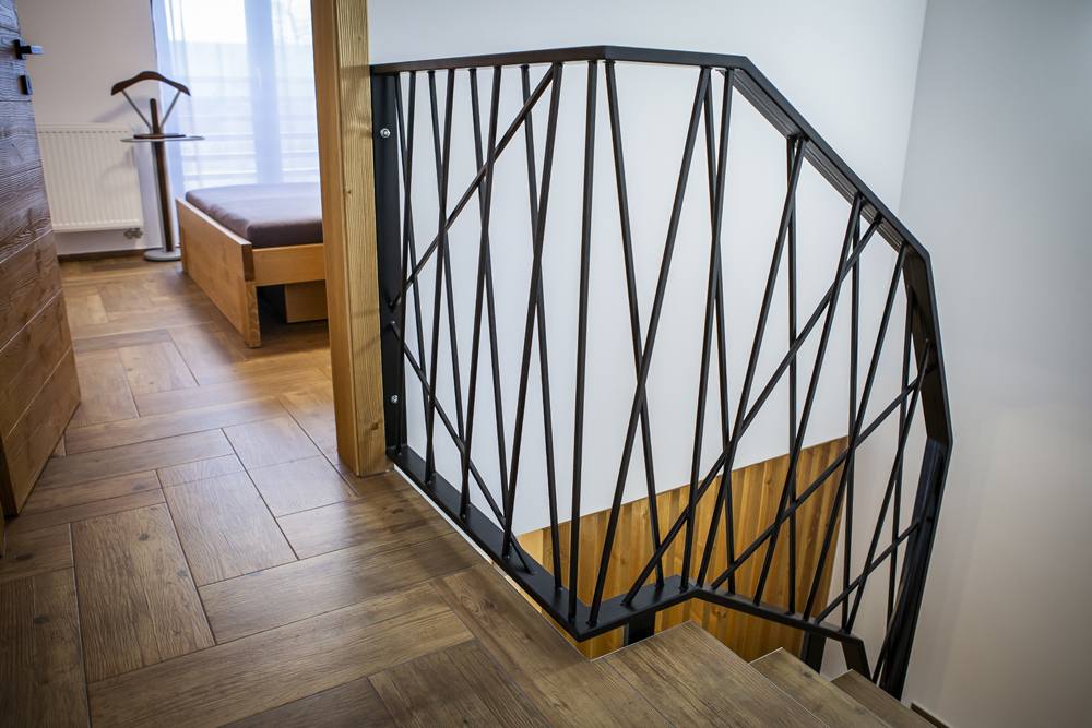 Schodisko apartmánu č. 1 na horné podlažie