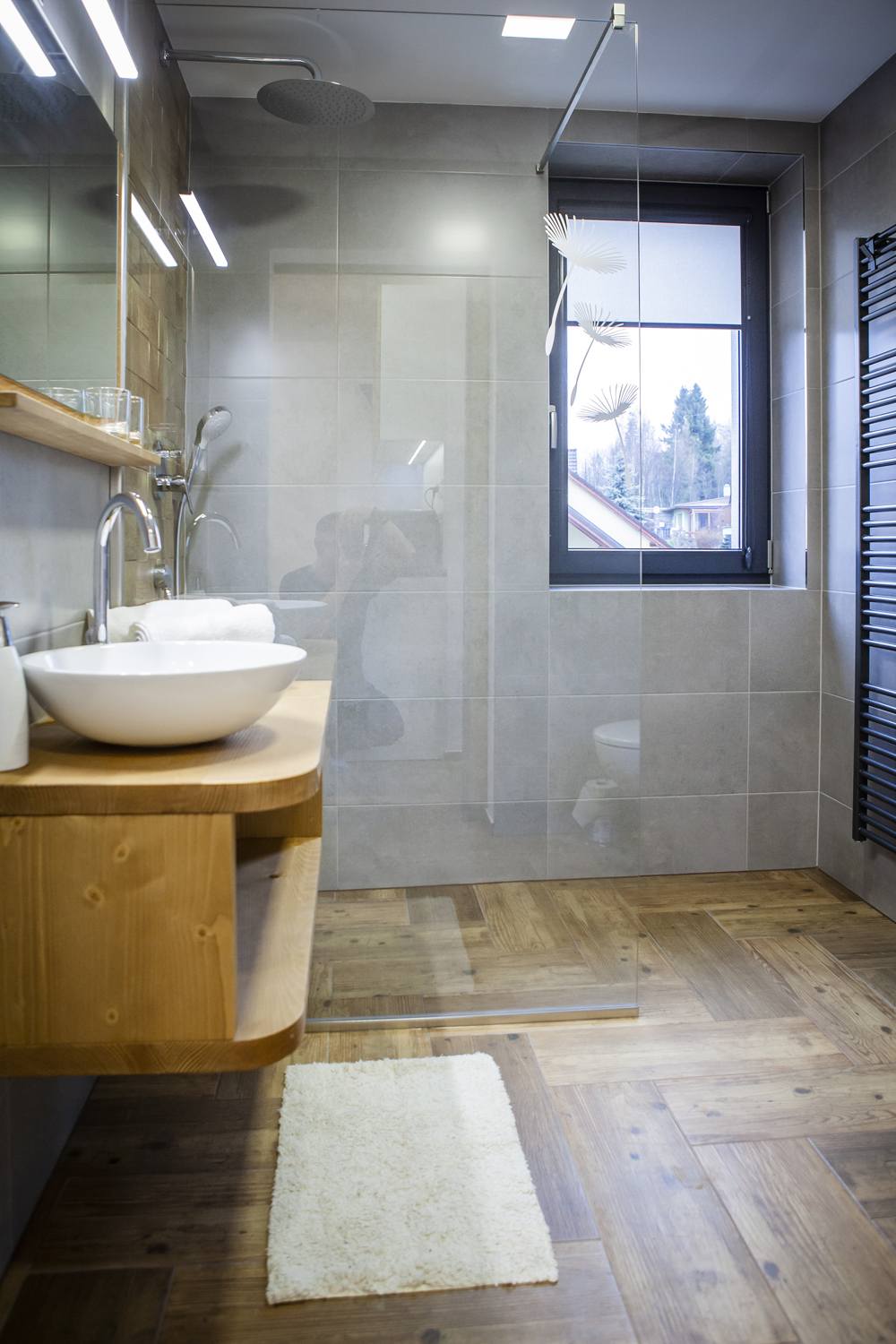 Kúpeľňa apartmánu č. 2 s dažďovou sprchou