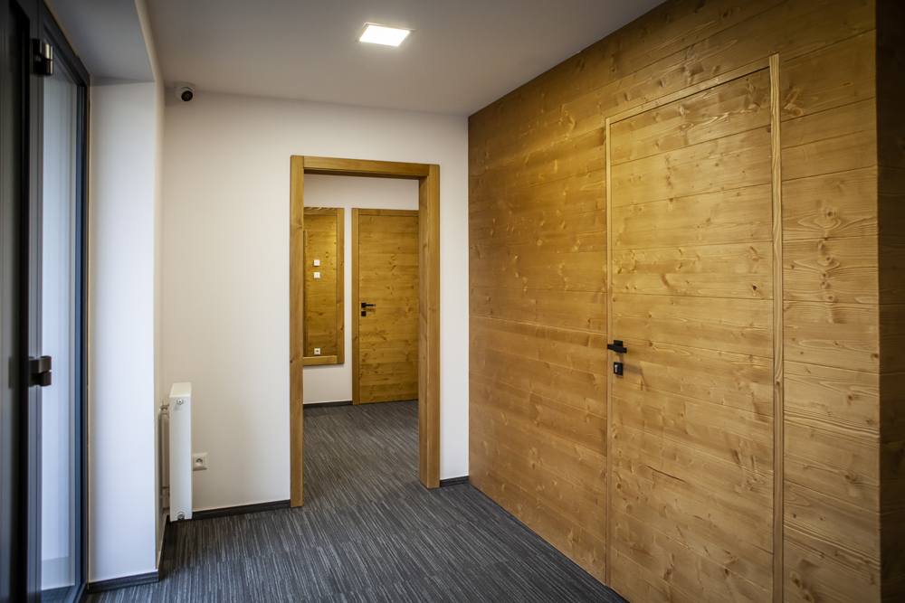 Chodba so vstupmi do apartmánov